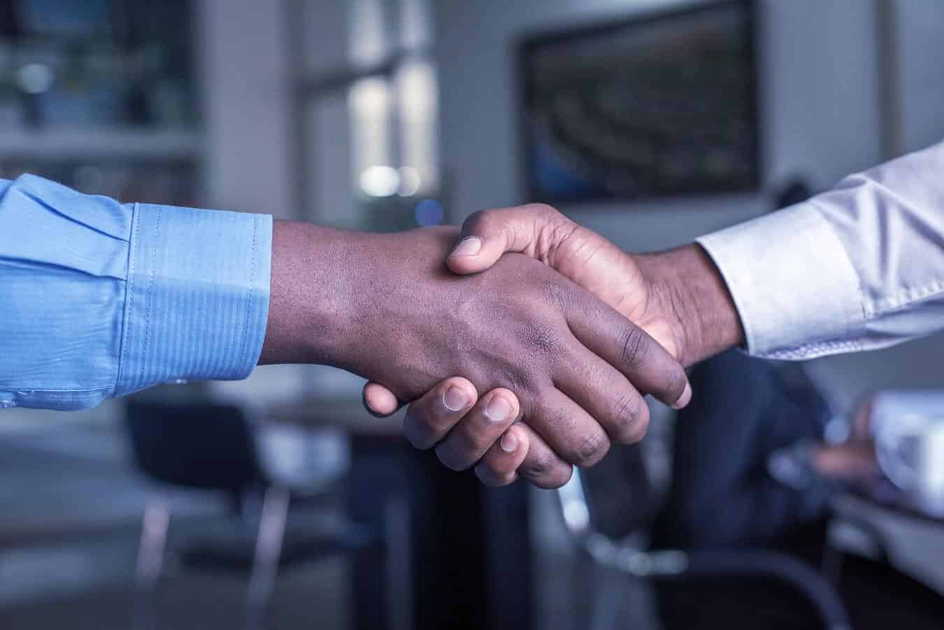 Gestão de fornecedores: o guia completo dos principais motivos para se fazer, ferramentas e benefícios práticos (ROI)